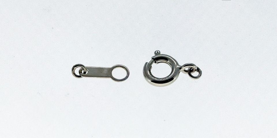 ネックレスの留め具・金具の種類と特徴、壊れてしまった時の修理方法